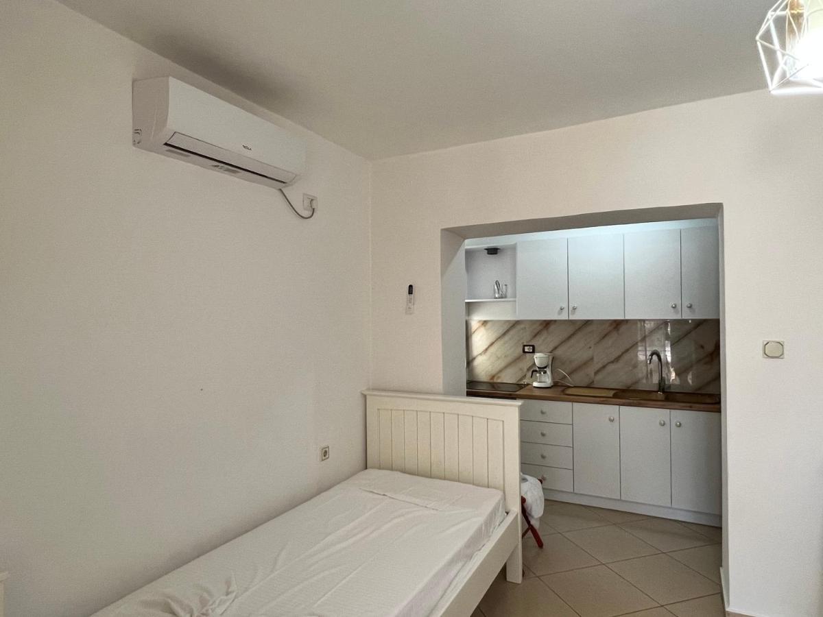 88 Apartment Himare Exterior foto